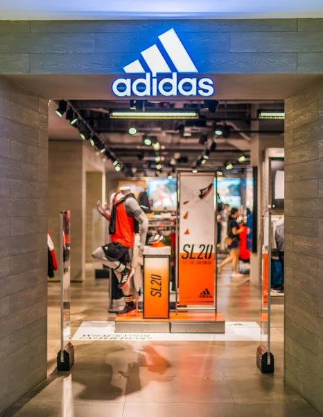 Singapore Mar 2020 Είσοδος Στο Κατάστημα Adidas Στη Σιγκαπούρη — Φωτογραφία Αρχείου