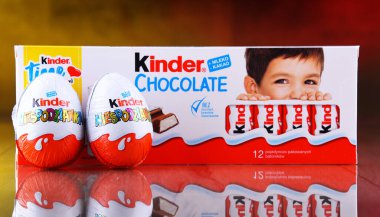 POZNAN, POL - 7 APR 2020: Kinder Çikolata Ürünleri, İtalyan şekerleme şirketi Ferrero tarafından üretilen bir şekerleme markası.