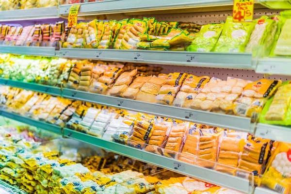 Сингапур Мар 2020 Разнообразие Продуктов Питания Выставленных Продажу Коммерческом Холодильнике — стоковое фото