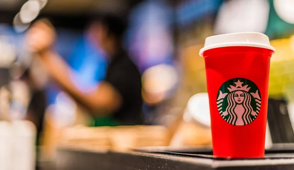 Doha Qatar Feb 2020 Een Papieren Kopje Koffie Starbucks Coffeeshop — Stockfoto