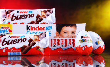 POZNAN, POL - 9 APR 2020: Kinder Çikolata Ürünleri, İtalyan şekerleme şirketi Ferrero tarafından üretilen bir şekerleme markası.