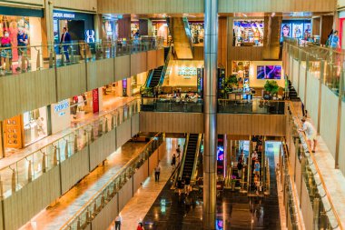 Singapur - Mar 2, 2020: Singapur Orchard Bulvarı 'ndaki Paragon Alışveriş Merkezi