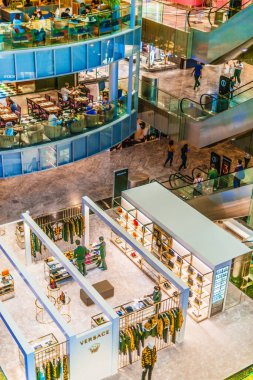 Singapur - Mar 2, 2020: Singapur Orchard Bulvarı 'ndaki Paragon Alışveriş Merkezi