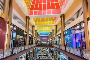 SINGAPORE - MAR 5, 2020: Singapur 'daki Millenia Yürüyüş Alışveriş Merkezi