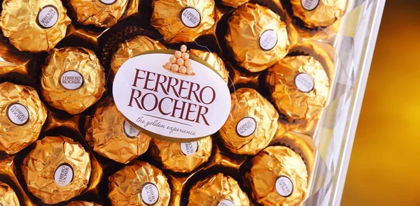 Poznan Pol Rpr16 2020 意大利巧克力制造商费雷罗 斯帕塔生产的费雷罗 罗彻优质巧克力糖果 在40多个国家销售 年销售额约36亿美元 — 图库照片