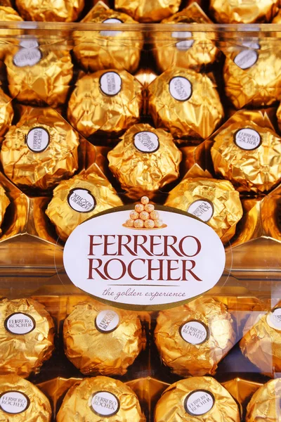 Poznan Pol Apr 2020 Ferrero Rocher Premium Chocolate Sweets Diproduksi — Stok Foto