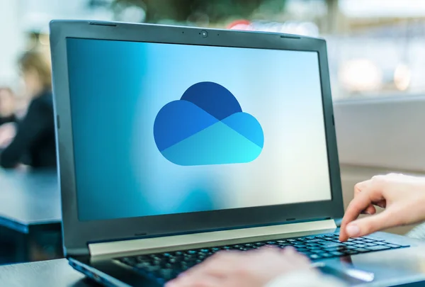 Poznan Pol Apr 2020 Laptop Computer Displaying Logo Microsoft Onedrive — Stock Photo, Image