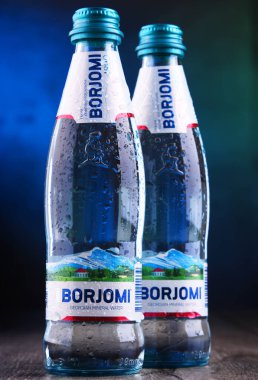 POZNAN, POL - 30 APR 2020: Orta Gürcistan 'daki Borjomi Vadisi' ndeki doğal karbonlu maden suyu markası.