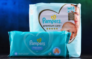 POZNAN, POL - 6 Mayıs 2020: Pampers, Procter & Gamble tarafından pazarlanan bir bebek ve bebek ürünü markası.