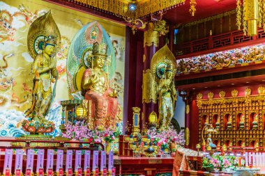 SINGAPORE - MAR 3, 2020: Singapur 'un Çin Mahallesi' nde bulunan Buda Dişi Kalıntı Tapınağı ve Müze Kompleksinin İçi