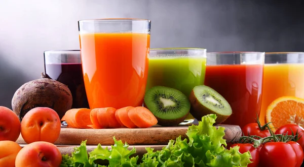 Glasses Fresh Organic Vegetable Fruit Juices Detox Diet — Stock Photo, Image