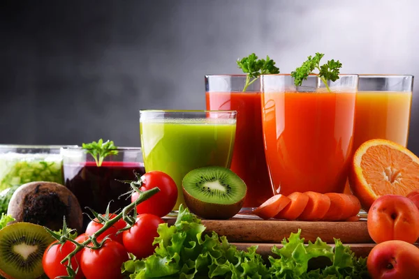 Gläser Mit Frischem Bio Gemüse Und Fruchtsäften Detox Diät — Stockfoto