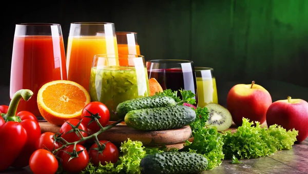 Vasos Con Zumos Frutas Vegetales Orgánicos Frescos Dieta Desintoxicación — Foto de Stock