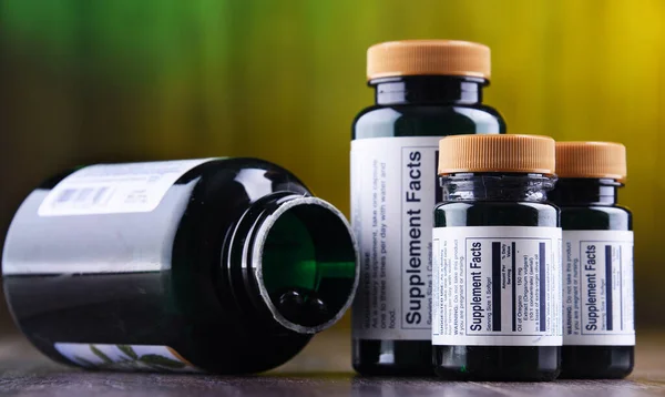 Zusammensetzung Mit Behältern Für Nahrungsergänzungsmittel Medikamentenpillen — Stockfoto