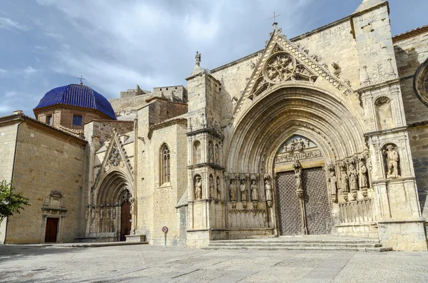 De kerk Santa Maria la Mayor in Morella, Spanje — Stockfoto