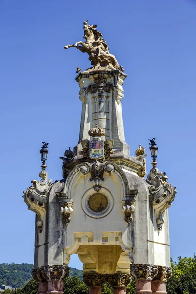 Santa-Catalina-Brücke über den Uranea-Fluss. sant sebastian donostia, Spanien — Stockfoto