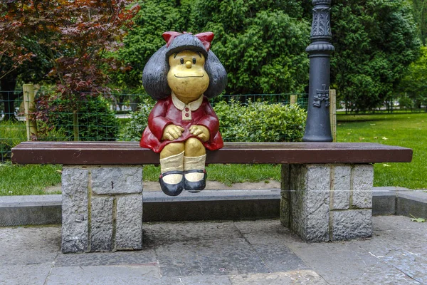 Escultura Mafalda en el Parque de San Francisco en Oviedo —  Fotos de Stock