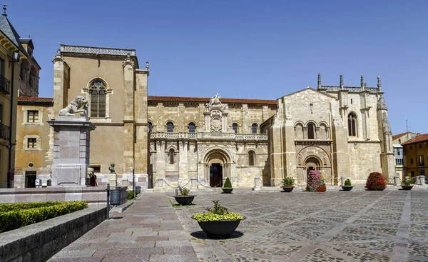 Collegiate Church of San Isidoro — Stock Photo, Image