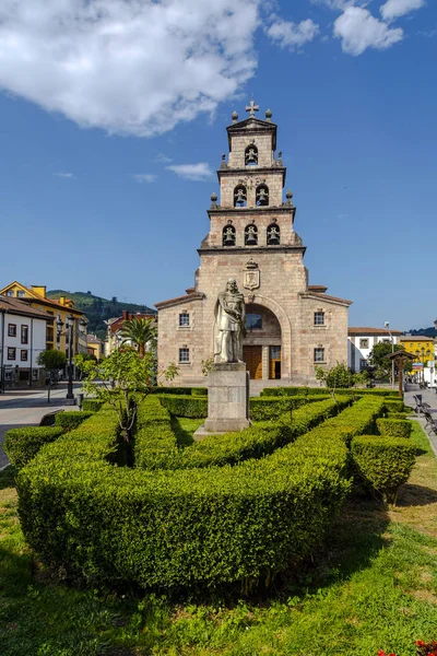 Iglesia de la Asunción de Cangas de Onis y Pelayo — Foto de Stock