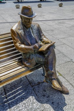 Antonio Gaudi Leon bronz heykeli
