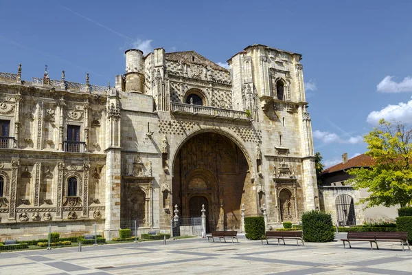 Mănăstirea San Marcos din secolul al XVI-lea din Piața San Marcos. Leon — Fotografie, imagine de stoc