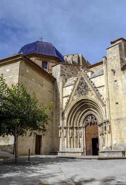 De kerk Santa Maria la Mayor in Morella, Spanje — Stockfoto