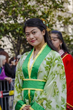 Çin yeni yılı Barcelona içinde geçit töreni.