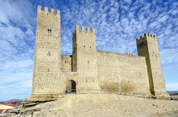 Burg in Sadaba mit Schönheitshimmel in Saragossa, Spanien — Stockfoto