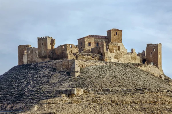 Ruinerna av ett slott på Montearagon vid solnedgången Huesca Spanien — Stockfoto