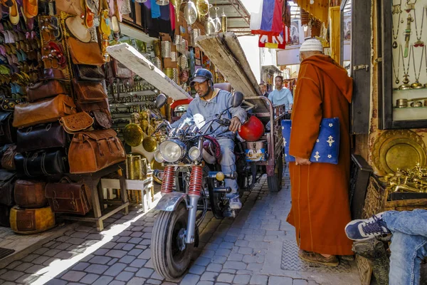 Berber marknaden i souks i Marrakech, Marocko — Stockfoto