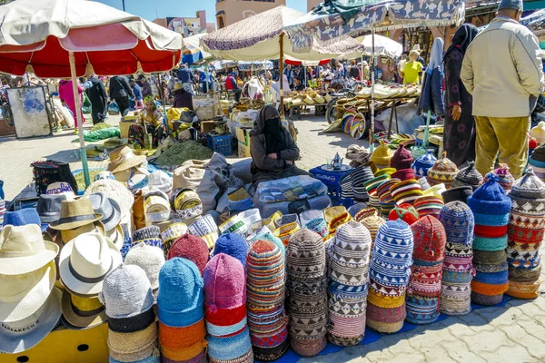 Mercado bereber en los zocos de Marrakech, Marruecos — Foto de Stock