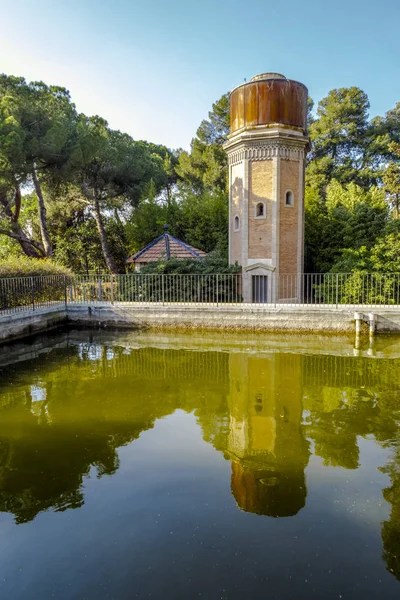 Torre dell'acqua, vecchio deposito del parco, Can Soley Badalona Barcellona, Spagna — Foto Stock