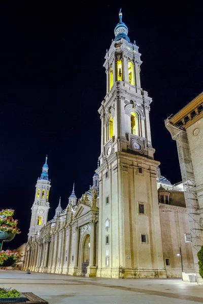 Kathedraal van de basiliek van onze-lieve-vrouw van de pijler, Saragossa-Spanje — Stockfoto