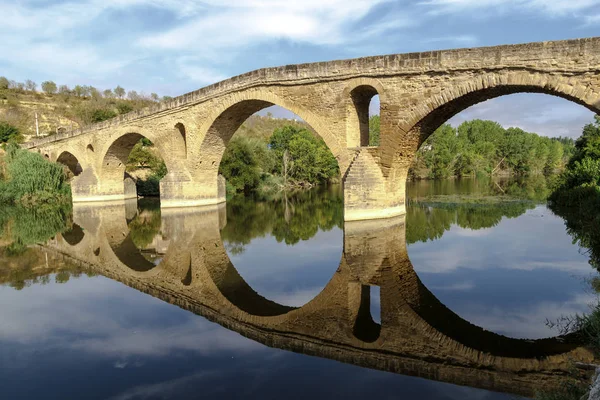 Híd Puente la Reina, Spanyolország Navarra — Stock Fotó