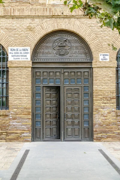 Door, entrance to the Marian Shrine of Our Lady of Carmen in Calahorra, Spain — Stock Photo, Image