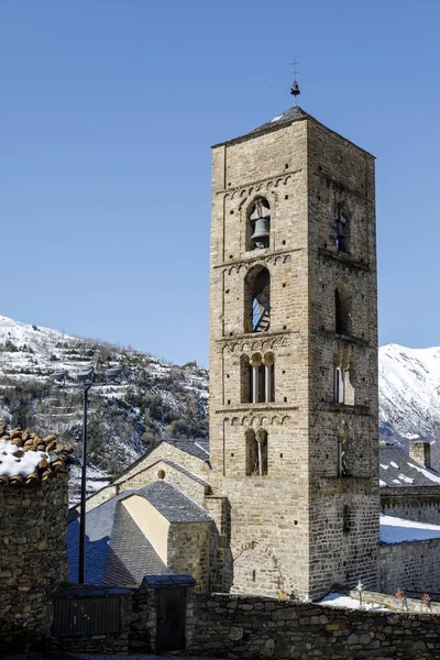 Chiesa romana della Natività della Madre di Dio di Durro (Catalogna - Spagna ). — Foto Stock