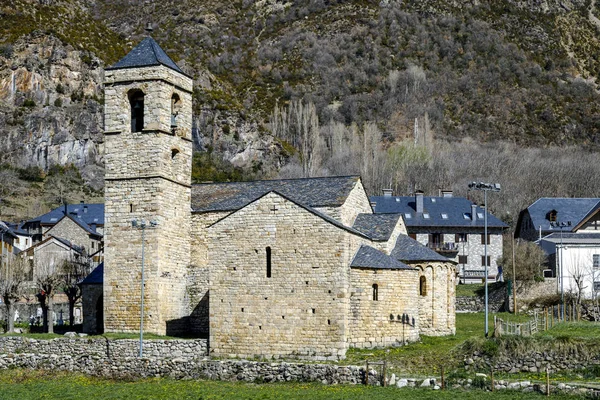 Roman Church of Sant Feliu in Barruera, Catalonia - Spain. — Stock Photo, Image