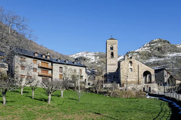 Roman Church of the Nativity of the Mother of God of Durro (Catalonia - Spain). — Stock Photo, Image