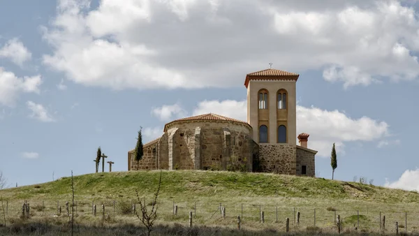 Romańska hermitage (XII w.) z San Cristobal, w Aldeavieja Hiszpania — Zdjęcie stockowe