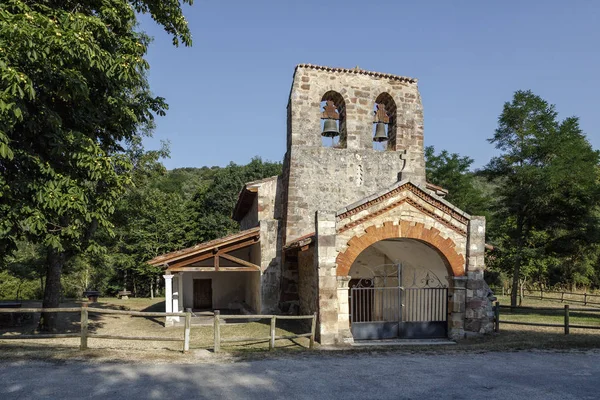 Церква Богоматері гір oca — стокове фото
