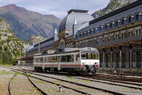 Canfranc tren istasyonu, Huesca, İspanya — Stok fotoğraf