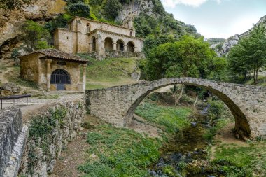 Church road, Tobera, Burgos kenarındaki