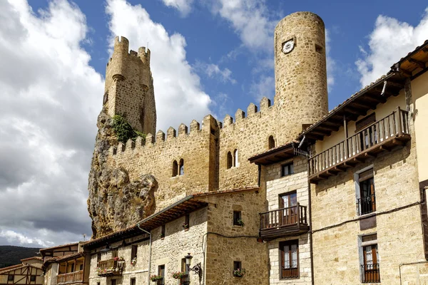 Kasteel van de stad van Frias Burgos, Spanje — Stockfoto