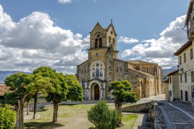 Dar görüşlü kilise San Vicente Martir ve San Sebastian, Frias Burgos