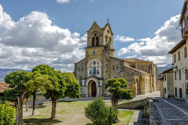 Iglesia parroquial de San Vicente Mártir y San Sebastián, Frias Burgos —  Fotos de Stock