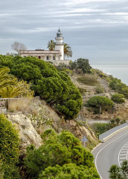 Calella Lighthouse jest aktywnym latarni znajduje się w nadmorskiej miejscowości Calella, Hiszpania — Zdjęcie stockowe