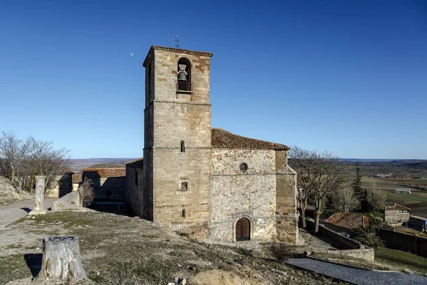 Iglesia Sanitsima Trinidad y una vista sobre la ciudad de Atienza, España — Foto de Stock