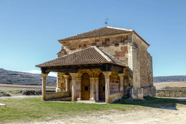 Romanische Kapelle von la soledad palazuelos spanien — Stockfoto