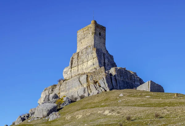 Homenaje tornet av slottet Atienza medeltida fästning av tolfte århundradet Spanien. — Stockfoto