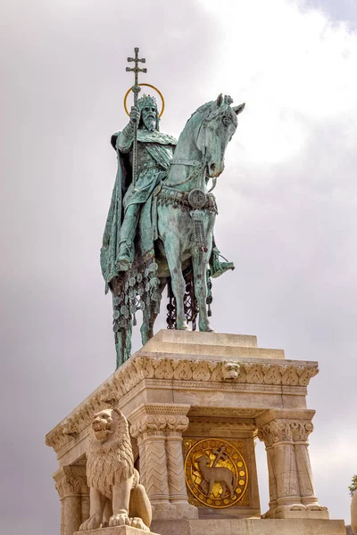 Statue du Roi Saint Etienne Ier à Budapest, Hongrie . — Photo